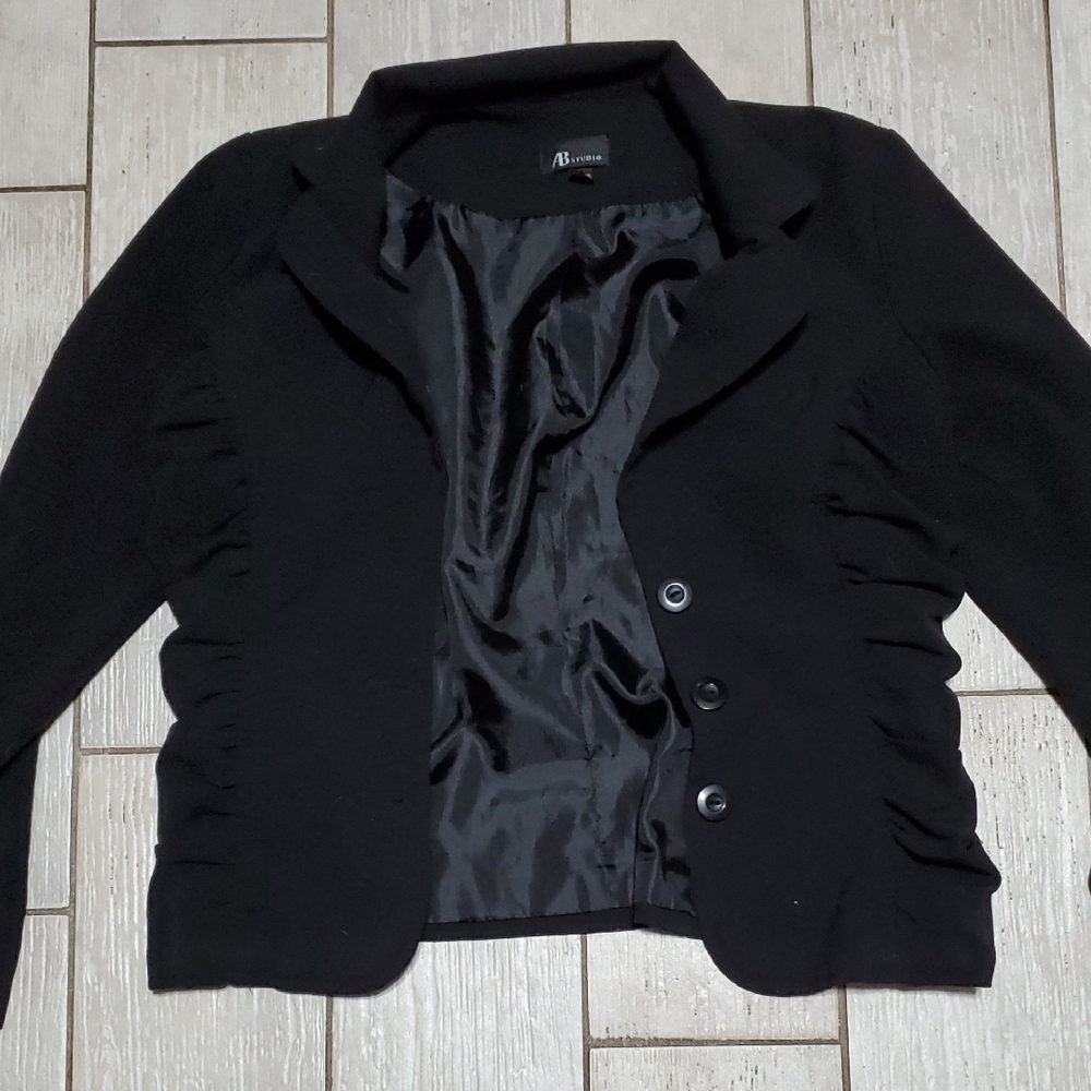 AB Studios Black Jacket - Women's 6, Ruching on Sides, 3 Button Closure - Picture 2 of 4